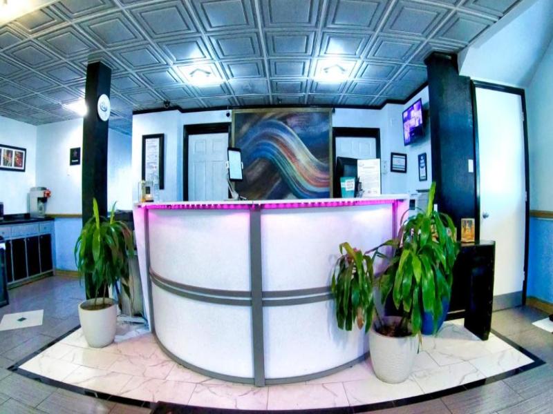 R Nite Star Hotel & Lounge image