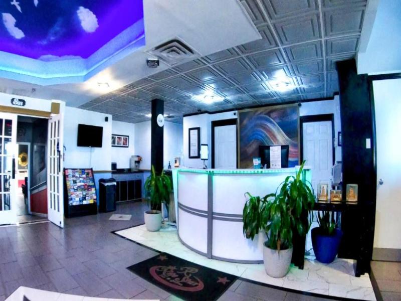 R Nite Star Hotel & Lounge image