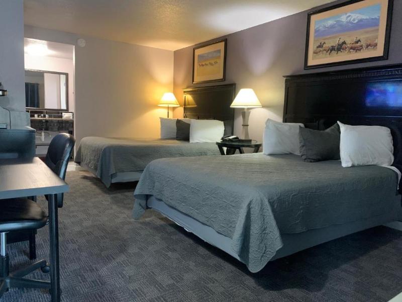 R Nite Star Hotel & Lounge image
