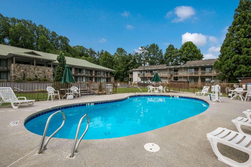 Quality Inn & Suites Mt. Chalet image