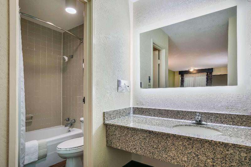 Quality Inn & Suites Mt. Chalet image