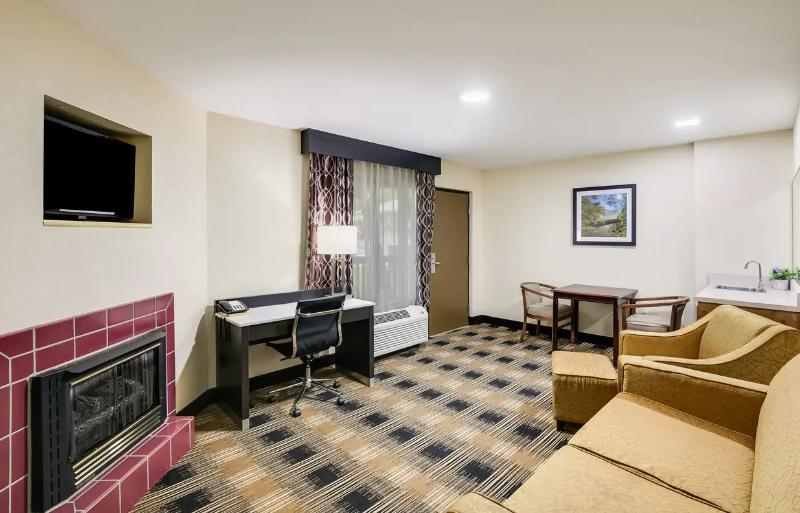 Quality Inn & Suites Mt. Chalet image
