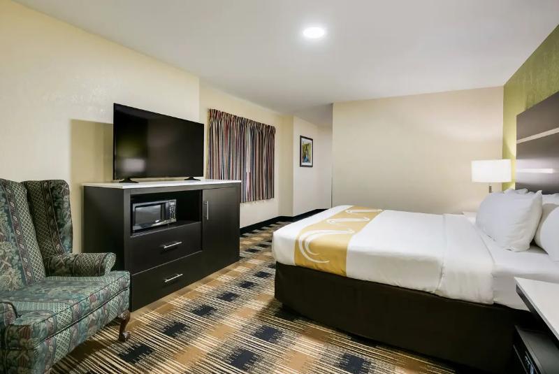 Quality Inn & Suites Mt. Chalet image