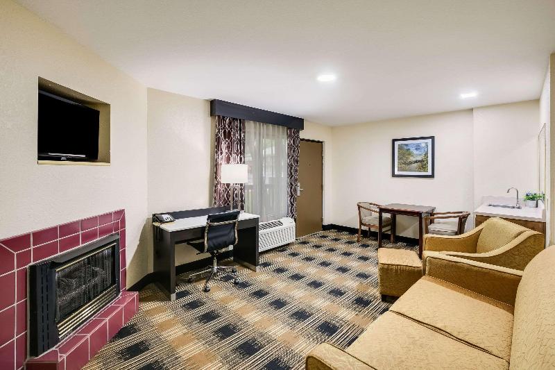 Quality Inn & Suites Mt. Chalet image