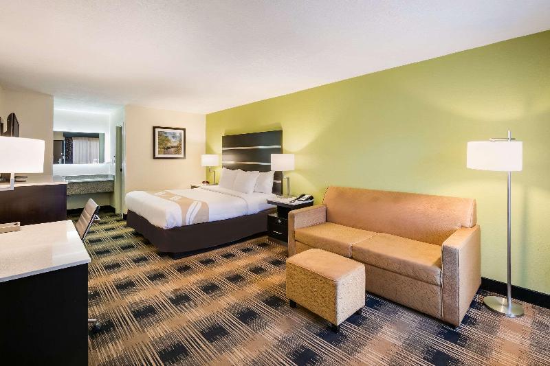 Quality Inn & Suites Mt. Chalet image