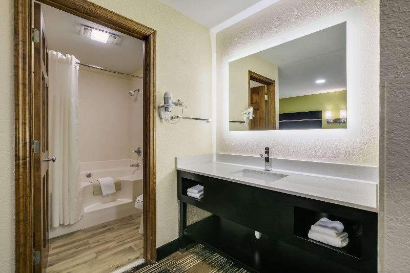 Quality Inn & Suites Mt. Chalet image