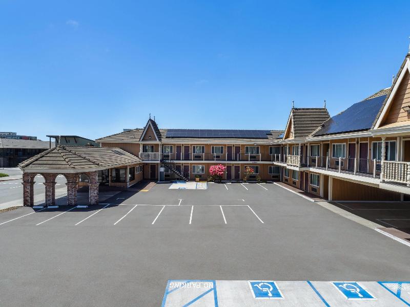 Ramada Bayside Inn and Suites