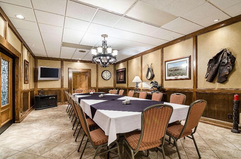 Clarion Inn Garden City Area image