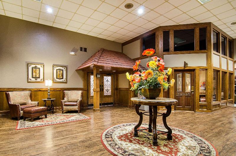 Clarion Inn Garden City Area image