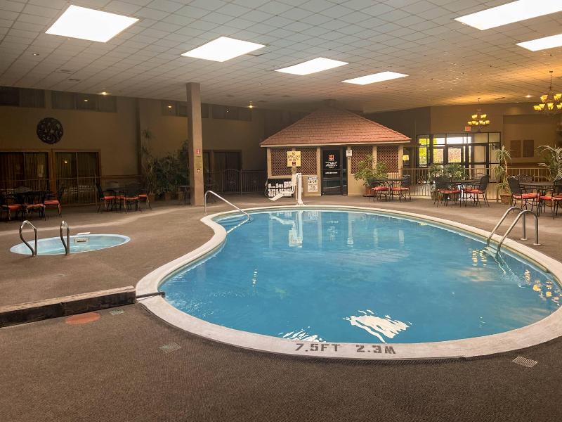 Clarion Inn Garden City Area image