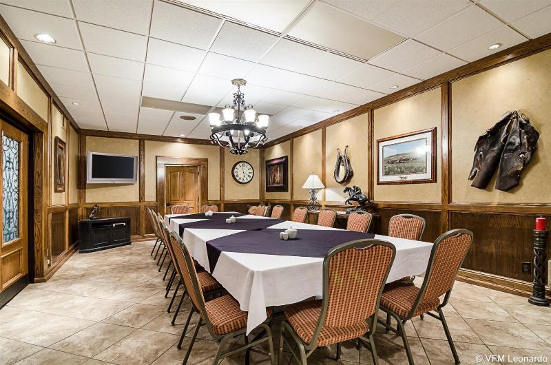 Clarion Inn Garden City Area image