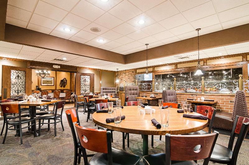 Clarion Inn Garden City Area image