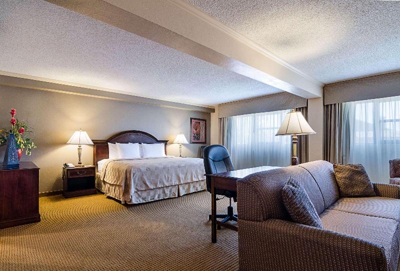 Clarion Inn Garden City Area image