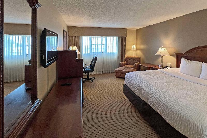 Clarion Inn Garden City Area image