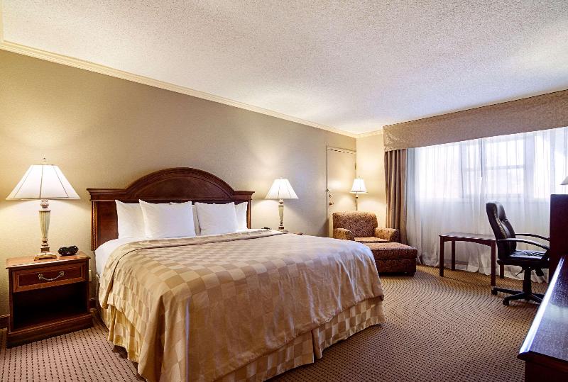Clarion Inn Garden City Area image