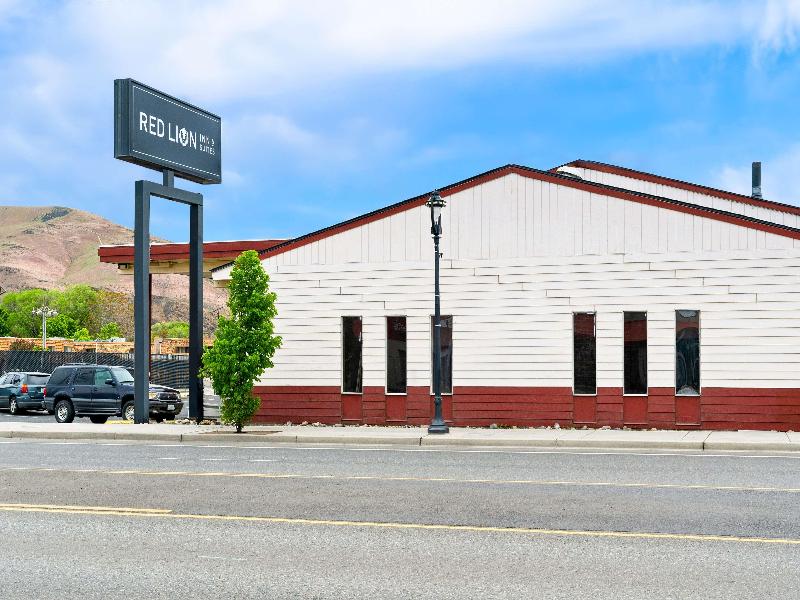 Red Lion Inn & Suites Yakima image