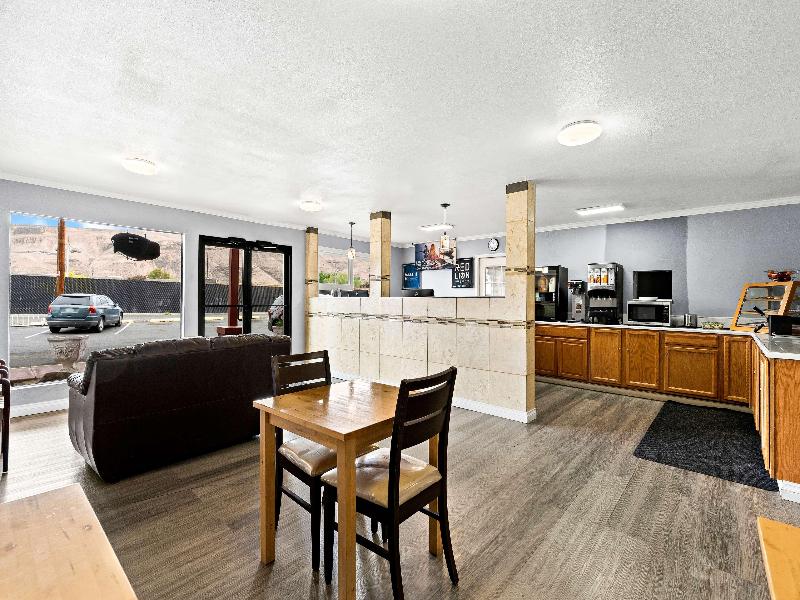 Red Lion Inn & Suites Yakima image