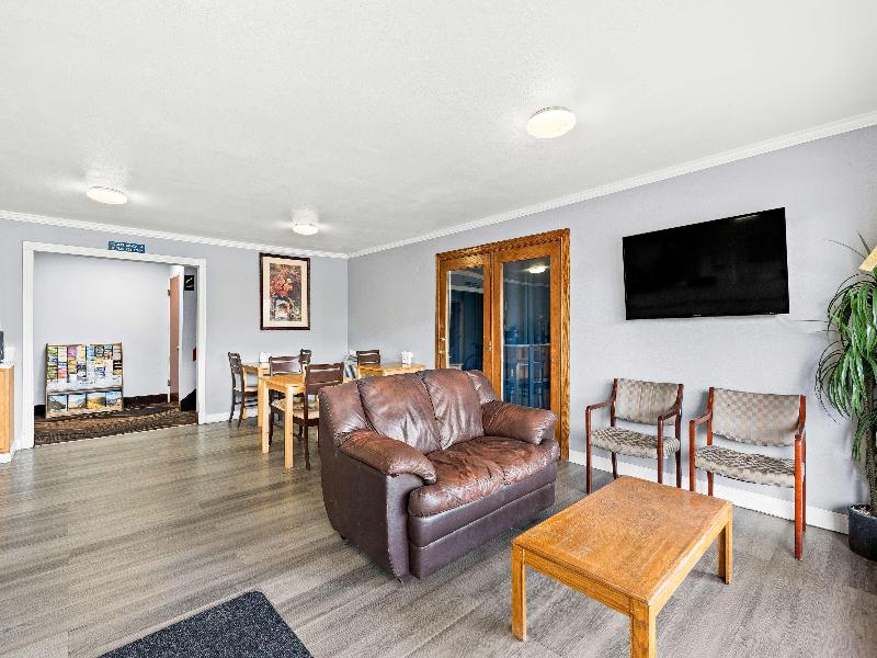 Red Lion Inn & Suites Yakima image