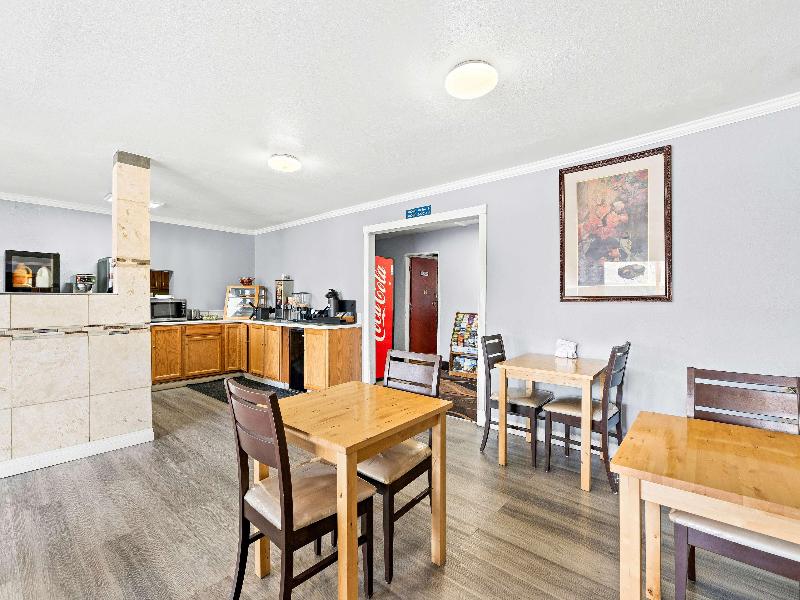 Red Lion Inn & Suites Yakima image