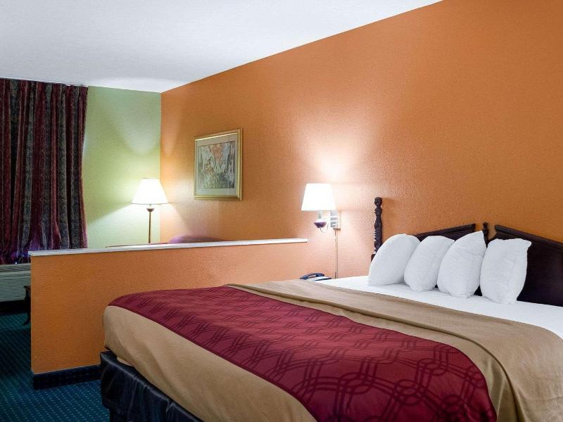 Econo Lodge Canton I-55 image