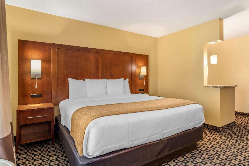 Comfort Inn & Suites Athens North image