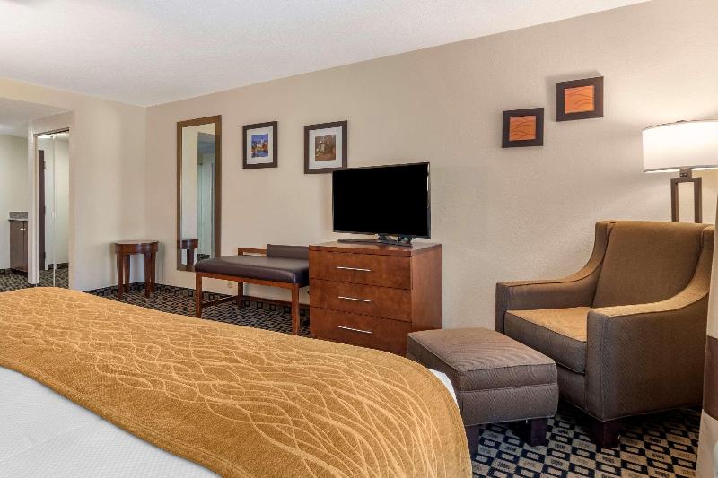 Comfort Inn & Suites Athens North image