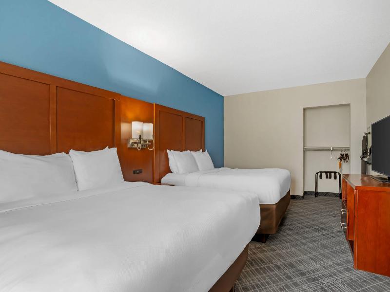 Comfort Suites Lake Norman - Huntersville image