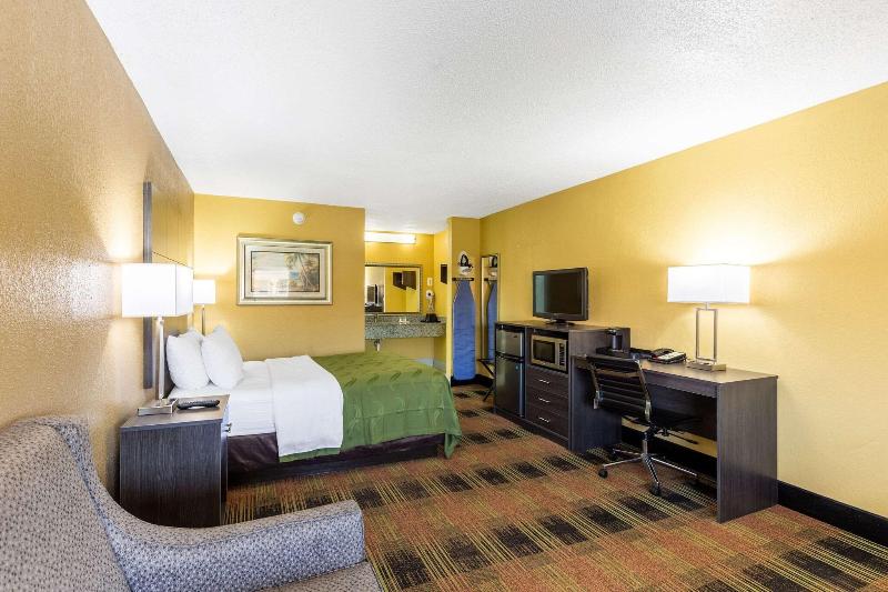 Quality Inn Mobile West Tillmans Corner image