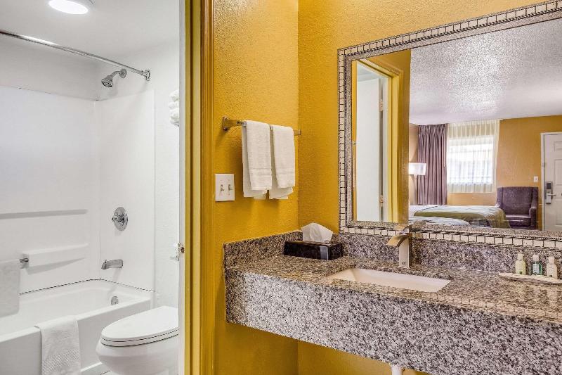 Quality Inn Mobile West Tillmans Corner image