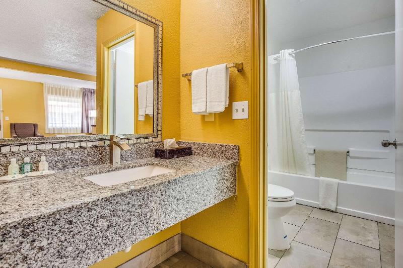 Quality Inn Mobile West Tillmans Corner image