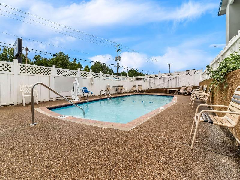 Econo Lodge Milan TN image