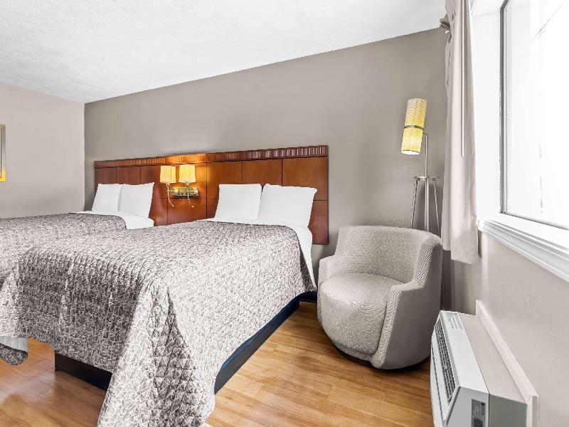 Econo Lodge Milan TN image