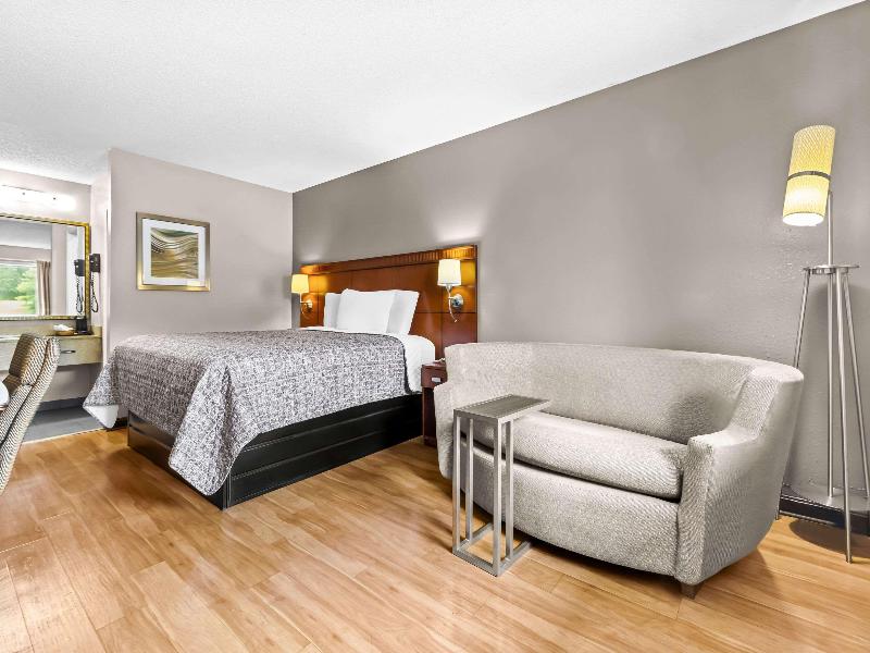 Econo Lodge Milan TN image