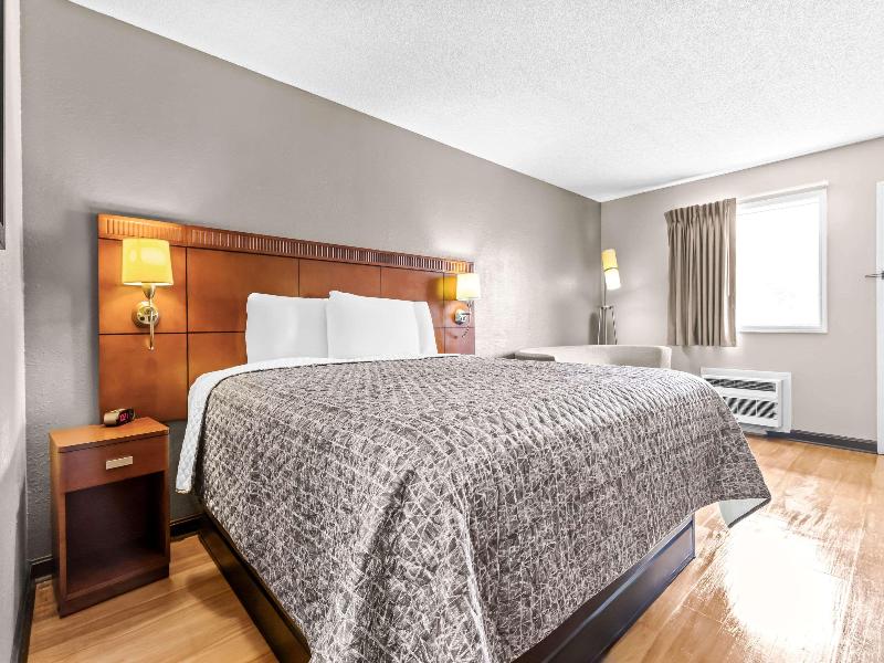 Econo Lodge Milan TN image