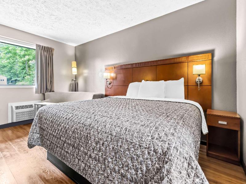 Econo Lodge Milan TN image