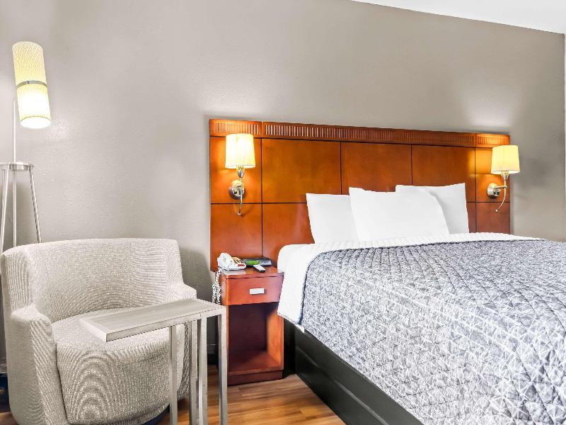 Econo Lodge Milan TN image