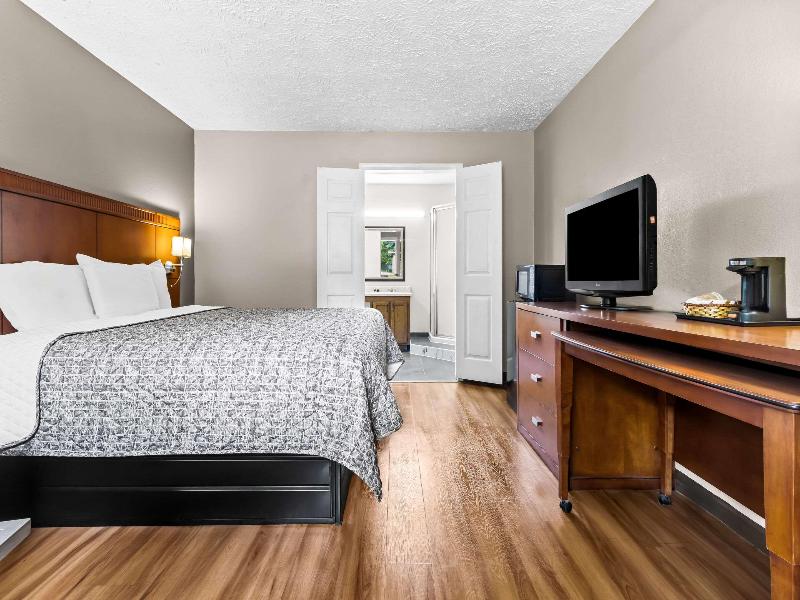 Econo Lodge Milan TN image