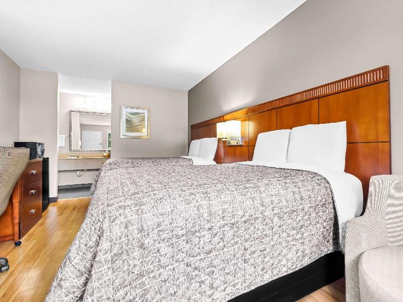 Econo Lodge Milan TN image