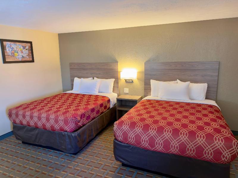Econo Lodge Lansing - Leavenworth image