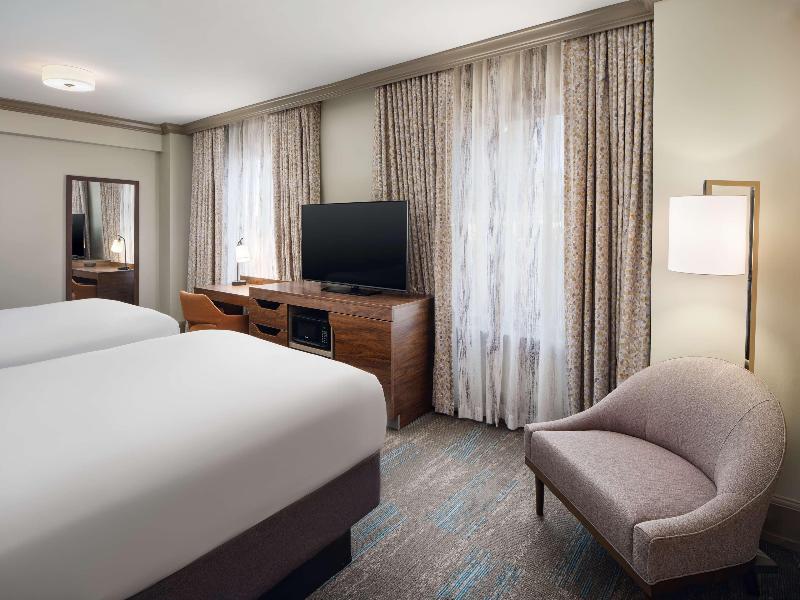 Hampton Inn & Suites New Orleans Canal St. French image