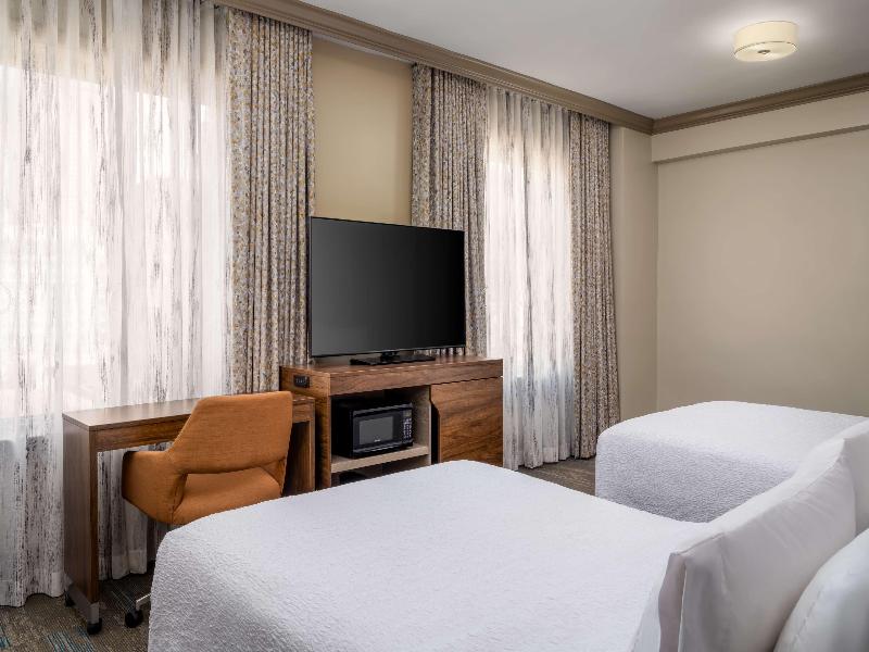 Hampton Inn & Suites New Orleans Canal St. French image