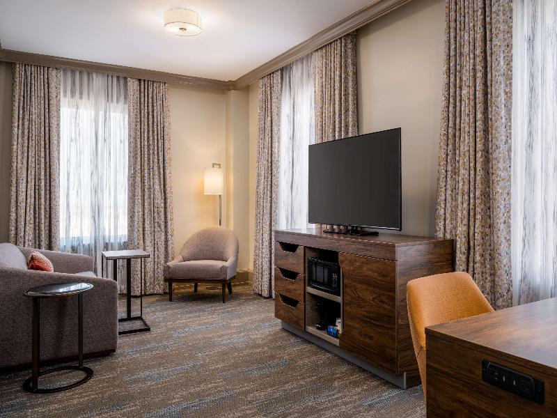Hampton Inn & Suites New Orleans Canal St. French image