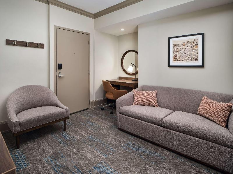Hampton Inn & Suites New Orleans Canal St. French image
