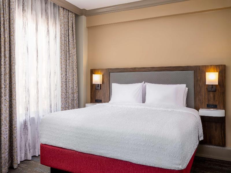 Hampton Inn & Suites New Orleans Canal St. French image
