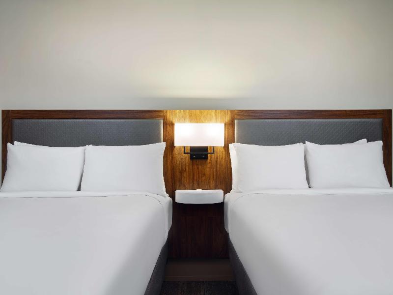 Hampton Inn & Suites New Orleans Canal St. French image