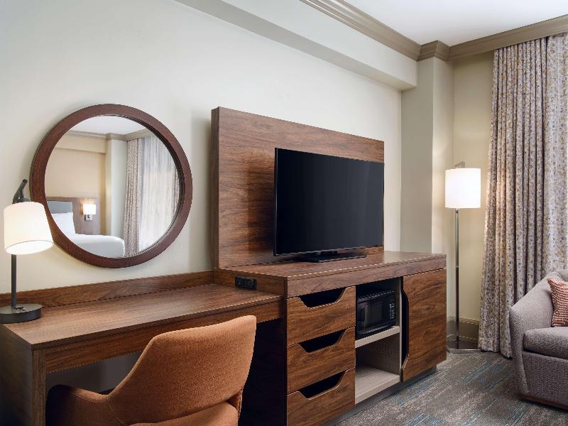 Hampton Inn & Suites New Orleans Canal St. French image