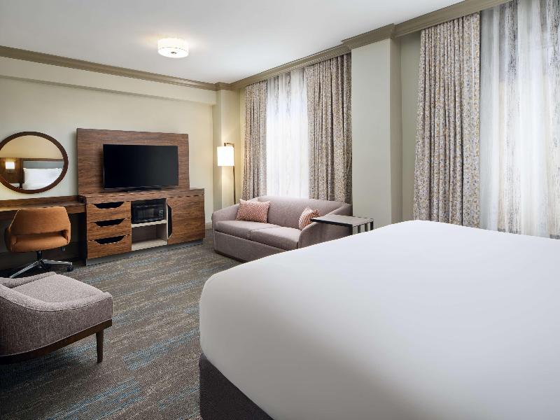 Hampton Inn & Suites New Orleans Canal St. French image