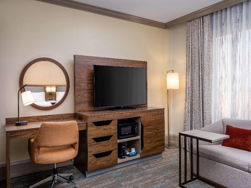 Hampton Inn & Suites New Orleans Canal St. French image