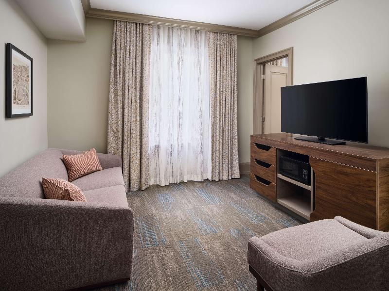 Hampton Inn & Suites New Orleans Canal St. French image