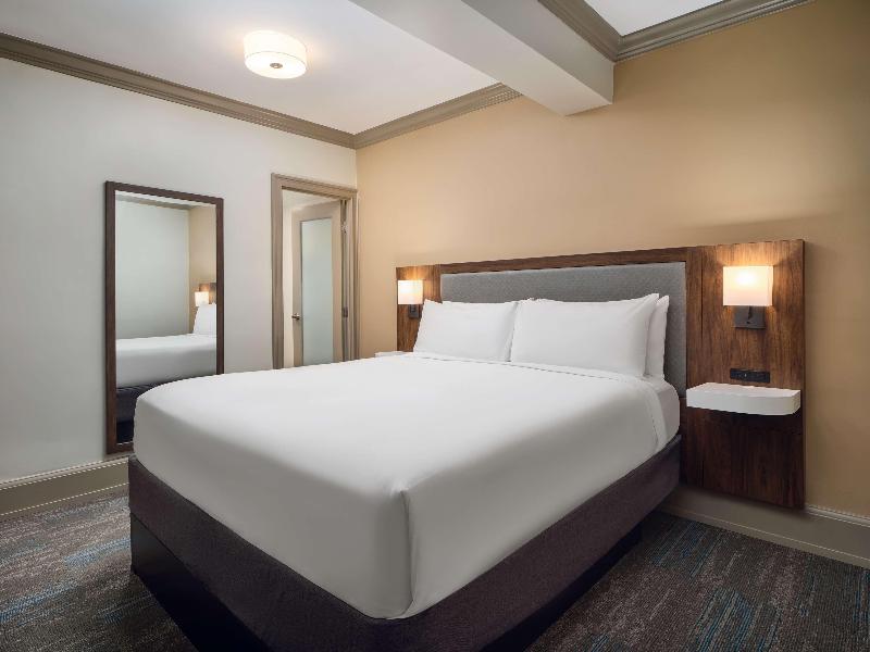 Hampton Inn & Suites New Orleans Canal St. French image